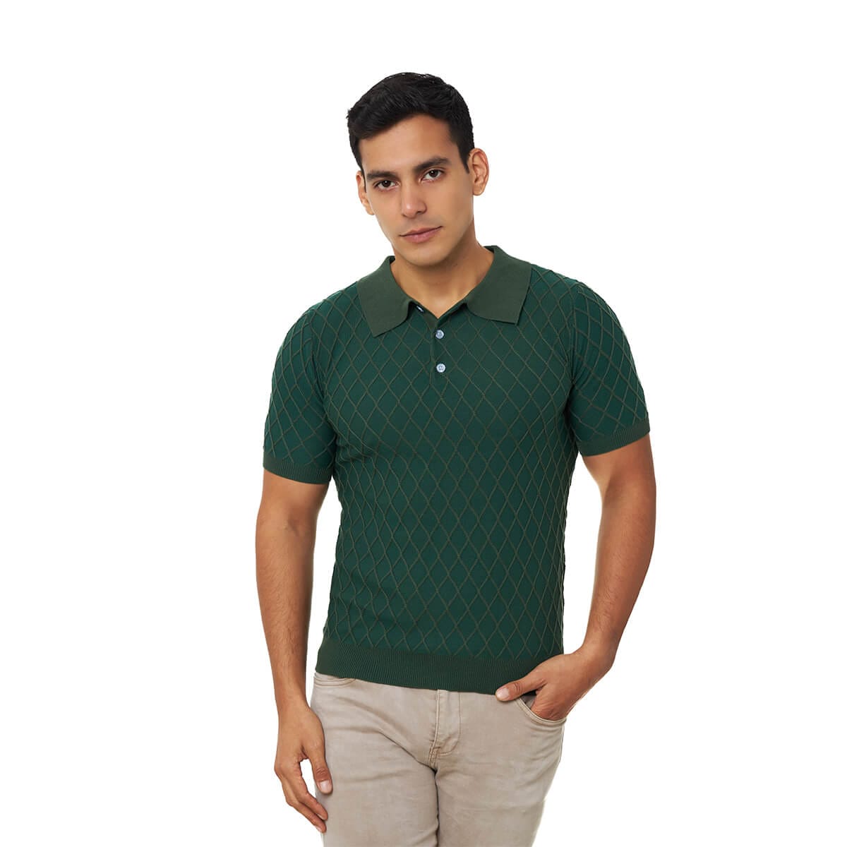 MCFotoProducto-11 Modelo mostrando polo verde con cuello, fotografía de producto, Marcos Castellanos Fotografia